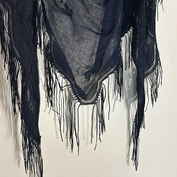 Blue Triangle Shawl - Picture 3 of 7